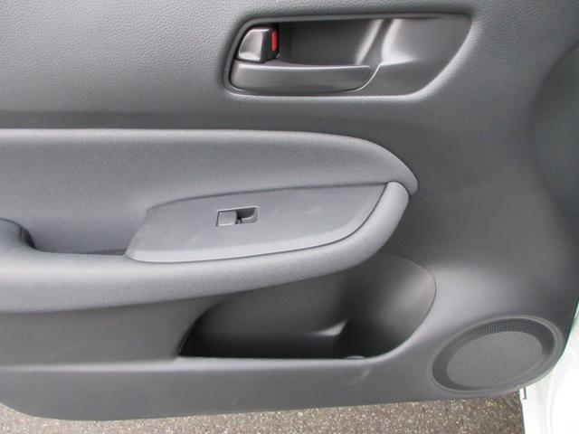 フィット ｅ：ＨＥＶベーシック　４ＷＤ　ＥＴＣ　バックカメラ　クリアランスソナー　ナビ　Ｂｌｕｅｔｏｏｔｈ　ＵＳＢ　レーダークルーズコントロール　衝突被害軽減システム　ＬＥＤヘッドライト　ワイパーデアイサー　ドライブレコーダー（32枚目）