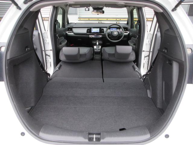 フィット ｅ：ＨＥＶベーシック　４ＷＤ　ＥＴＣ　バックカメラ　クリアランスソナー　ナビ　Ｂｌｕｅｔｏｏｔｈ　ＵＳＢ　レーダークルーズコントロール　衝突被害軽減システム　ＬＥＤヘッドライト　ワイパーデアイサー　ドライブレコーダー（36枚目）