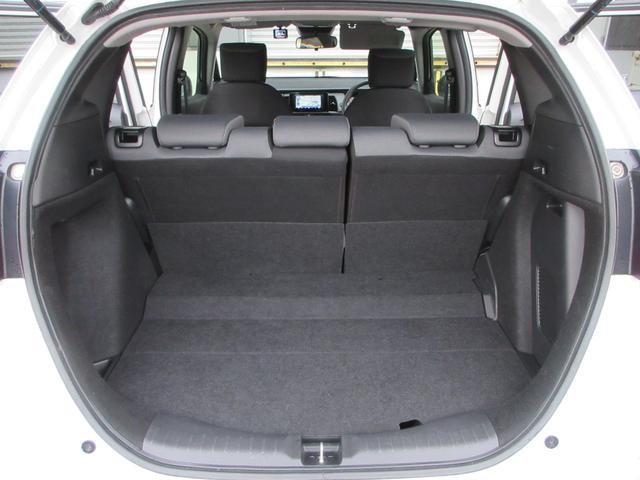 フィット ｅ：ＨＥＶベーシック　４ＷＤ　ＥＴＣ　バックカメラ　クリアランスソナー　ナビ　Ｂｌｕｅｔｏｏｔｈ　ＵＳＢ　レーダークルーズコントロール　衝突被害軽減システム　ＬＥＤヘッドライト　ワイパーデアイサー　ドライブレコーダー（37枚目）