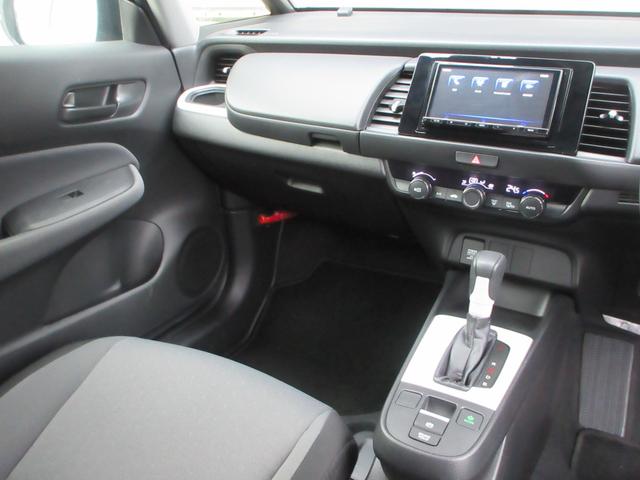 フィット ｅ：ＨＥＶベーシック　４ＷＤ　ＥＴＣ　バックカメラ　クリアランスソナー　ナビ　Ｂｌｕｅｔｏｏｔｈ　ＵＳＢ　レーダークルーズコントロール　衝突被害軽減システム　ＬＥＤヘッドライト　ワイパーデアイサー　ドライブレコーダー（39枚目）