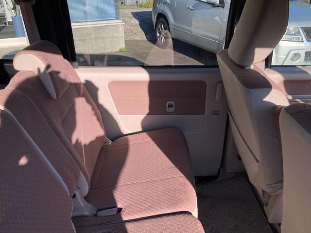 後席部もパワーウィンドウ付き