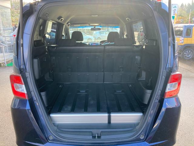 フリードスパイク Ｇ　ジャストセレクション　禁煙車両ルームクリーニング除菌済　リヤヒーター　ヒーテッドドアミラー　ＳＤナビ【ＤＶＤ視聴可】両側スライドドア　ＨＩＤヘッドライト　キーレスエントリー　エンジンスターター　プライバシーガラス　１５ＡＷ（9枚目）