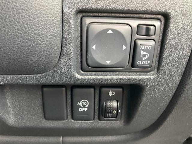 マーチ １２Ｘ　アルミホイール　スマートキー　アイドリングストップ　電動格納ミラー　ＣＶＴ　盗難防止システム　衝突安全ボディ　ＡＢＳ　ＣＤ　ミュージックプレイヤー接続可　エアコン　パワーステアリング　パワーウィンドウ（7枚目）