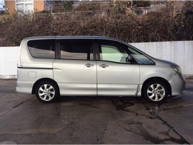 セレナ ハイウェイスター　フリップダウン」モニターＥＴＣ　バックカメラ　ナビ　ＴＶ　オートクルーズコントロール　両側電動スライド　スマートキー　アイドリングストップ　電動格納ミラー　３列シート　純正ＡＷ　ＣＤ　ＤＶＤ再生（5枚目）