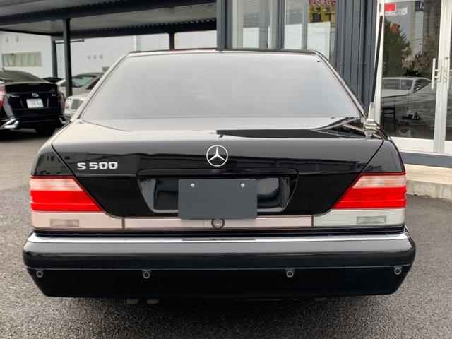 Ｓ５００Ｌ　９８年最終モデル／ロング／オプシディアンブラック／左ハンドル／ガラスＳＲ／黒ナッパレザー／ブラックバーズアイウッド／全席イージークローザー／パークトロニック／純正ＨＩＤ／関東ワンオーナー車／新車並行車(9枚目)