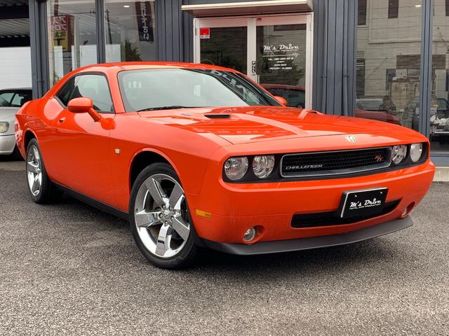 ダッジ・チャレンジャー Ｒ／Ｔ　５．７ＨＥＭＩ／ブルーフレーム新車並行／ＣＡＲＦＡＸ走行証明付／ブラックレザー／パワーシート／シートヒーター／ＥＴＣ／クルーズコントロール／前後ドラレコ付デジタルインナーミラー（4枚目）