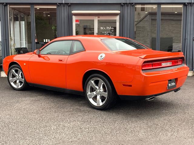 ダッジ・チャレンジャー Ｒ／Ｔ　５．７ＨＥＭＩ／ブルーフレーム新車並行／ＣＡＲＦＡＸ走行証明付／ブラックレザー／パワーシート／シートヒーター／ＥＴＣ／クルーズコントロール／前後ドラレコ付デジタルインナーミラー（11枚目）