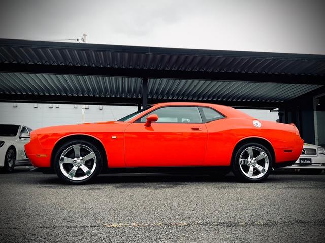 ダッジ・チャレンジャー Ｒ／Ｔ　５．７ＨＥＭＩ／ブルーフレーム新車並行／ＣＡＲＦＡＸ走行証明付／ブラックレザー／パワーシート／シートヒーター／ＥＴＣ／クルーズコントロール／前後ドラレコ付デジタルインナーミラー（12枚目）