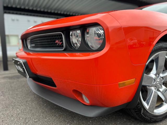 ダッジ・チャレンジャー Ｒ／Ｔ　５．７ＨＥＭＩ／ブルーフレーム新車並行／ＣＡＲＦＡＸ走行証明付／ブラックレザー／パワーシート／シートヒーター／ＥＴＣ／クルーズコントロール／前後ドラレコ付デジタルインナーミラー（14枚目）
