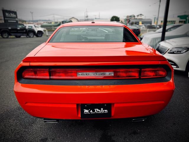 ダッジ・チャレンジャー Ｒ／Ｔ　５．７ＨＥＭＩ／ブルーフレーム新車並行／ＣＡＲＦＡＸ走行証明付／ブラックレザー／パワーシート／シートヒーター／ＥＴＣ／クルーズコントロール／前後ドラレコ付デジタルインナーミラー（17枚目）