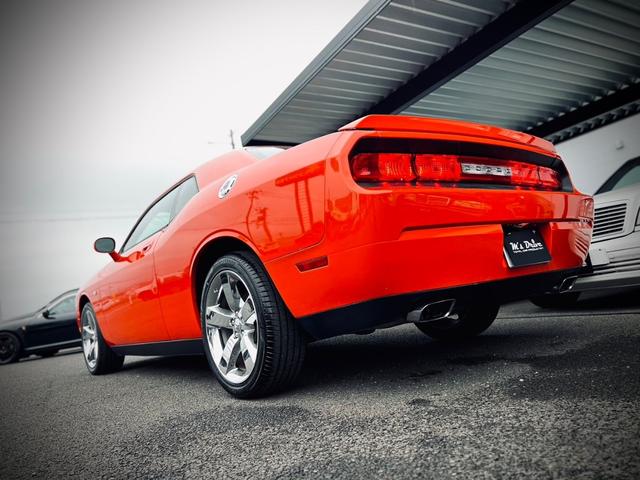 ダッジ・チャレンジャー Ｒ／Ｔ　５．７ＨＥＭＩ／ブルーフレーム新車並行／ＣＡＲＦＡＸ走行証明付／ブラックレザー／パワーシート／シートヒーター／ＥＴＣ／クルーズコントロール／前後ドラレコ付デジタルインナーミラー（19枚目）