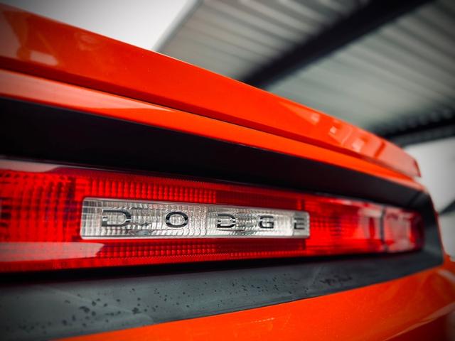 ダッジ・チャレンジャー Ｒ／Ｔ　５．７ＨＥＭＩ／ブルーフレーム新車並行／ＣＡＲＦＡＸ走行証明付／ブラックレザー／パワーシート／シートヒーター／ＥＴＣ／クルーズコントロール／前後ドラレコ付デジタルインナーミラー（20枚目）