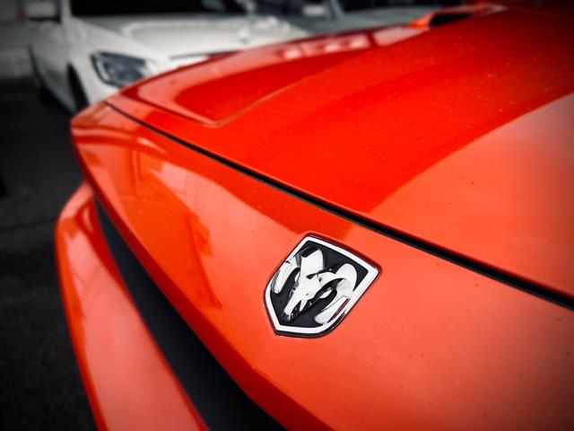 ダッジ・チャレンジャー Ｒ／Ｔ　５．７ＨＥＭＩ／ブルーフレーム新車並行／ＣＡＲＦＡＸ走行証明付／ブラックレザー／パワーシート／シートヒーター／ＥＴＣ／クルーズコントロール／前後ドラレコ付デジタルインナーミラー（22枚目）