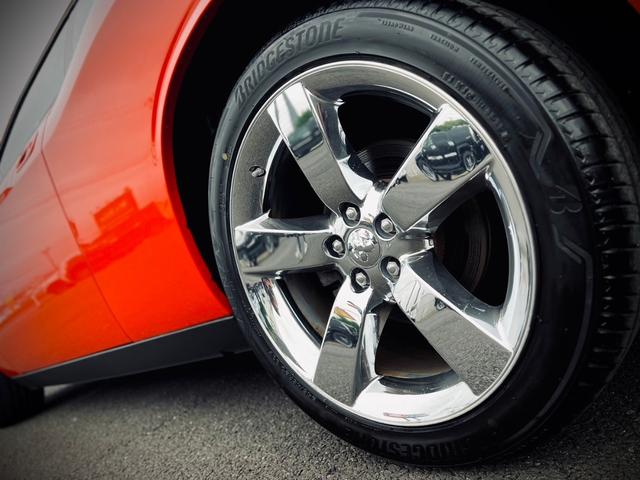 ダッジ・チャレンジャー Ｒ／Ｔ　５．７ＨＥＭＩ／ブルーフレーム新車並行／ＣＡＲＦＡＸ走行証明付／ブラックレザー／パワーシート／シートヒーター／ＥＴＣ／クルーズコントロール／前後ドラレコ付デジタルインナーミラー（23枚目）