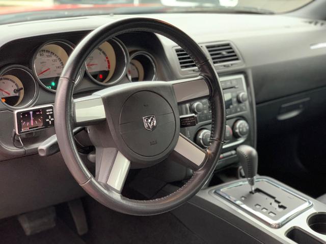 ダッジ・チャレンジャー Ｒ／Ｔ　５．７ＨＥＭＩ／ブルーフレーム新車並行／ＣＡＲＦＡＸ走行証明付／ブラックレザー／パワーシート／シートヒーター／ＥＴＣ／クルーズコントロール／前後ドラレコ付デジタルインナーミラー（28枚目）