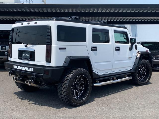 ハマーＨ２ ラグジュアリーパッケージ　新車並行／０８年最終型／社外オーバーフェンダー／ＨＡＲＤＲＯＣＫ２２インチ／ＡＭＰマッドタイヤ／新品ＬＥＤヘッドライト／ワンオフ４本出マフラー／ＬＥＤテール／ナビＴＶ（8枚目）