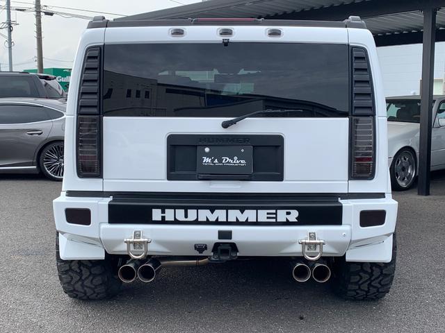 ハマーＨ２ ラグジュアリーパッケージ　新車並行／０８年最終型／社外オーバーフェンダー／新品ＨＡＲＤＲＯＣＫ２２インチ／新品マッドタイヤ／新品ＬＥＤヘッドライト／ワンオフ４本出マフラー／ＬＥＤスモークテール／ナビＴＶ（9枚目）