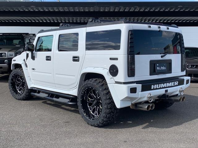 ハマーＨ２ ラグジュアリーパッケージ　新車並行／０８年最終型／社外オーバーフェンダー／新品ＨＡＲＤＲＯＣＫ２２インチ／新品マッドタイヤ／新品ＬＥＤヘッドライト／ワンオフ４本出マフラー／ＬＥＤスモークテール／ナビＴＶ（11枚目）