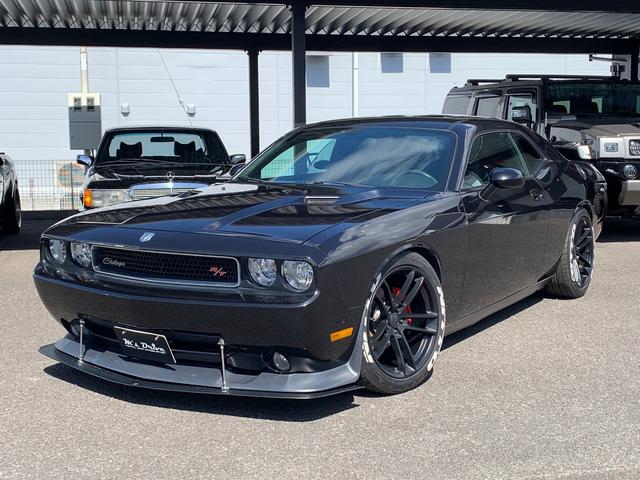 ダッジ・チャレンジャー ＳＥ　新車並行／ＣＡＲＦＡＸ走行証明書付／サンルーフ／黒革パワーシート／社外２０インチ／ＢＯＲＬＡマフラー／フルタップ車高調／ＳＲＴ用フロントリップ／フロントスプリッター／ナビ／バックカメラ／クルコン（2枚目）