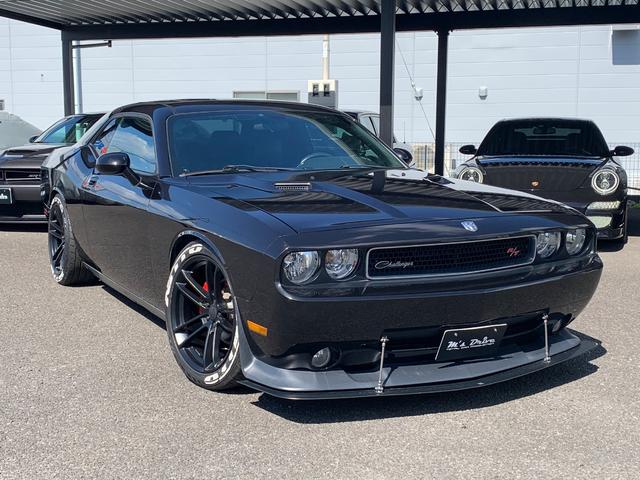 ダッジ・チャレンジャー ＳＥ　新車並行／ＣＡＲＦＡＸ走行証明書付／サンルーフ／黒革パワーシート／社外２０インチ／ＢＯＲＬＡマフラー／フルタップ車高調／ＳＲＴ用フロントリップ／フロントスプリッター／ナビ／バックカメラ／クルコン（5枚目）