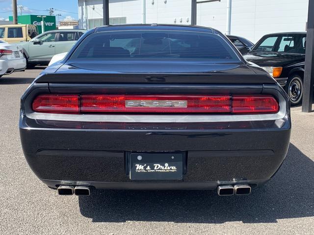 ダッジ・チャレンジャー ＳＥ　新車並行／ＣＡＲＦＡＸ走行証明書付／サンルーフ／黒革パワーシート／社外２０インチ／ＢＯＲＬＡマフラー／フルタップ車高調／ＳＲＴ用フロントリップ／フロントスプリッター／ナビ／バックカメラ／クルコン（9枚目）