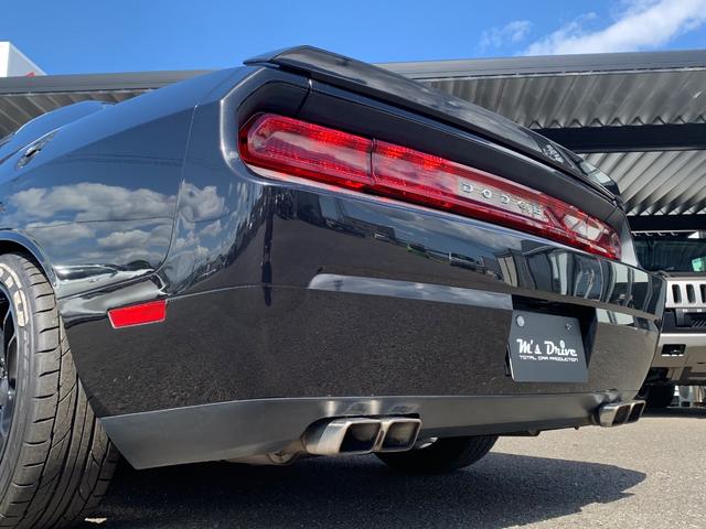 ダッジ・チャレンジャー ＳＥ　新車並行／ＣＡＲＦＡＸ走行証明書付／サンルーフ／黒革パワーシート／社外２０インチ／ＢＯＲＬＡマフラー／フルタップ車高調／ＳＲＴ用フロントリップ／フロントスプリッター／ナビ／バックカメラ／クルコン（12枚目）