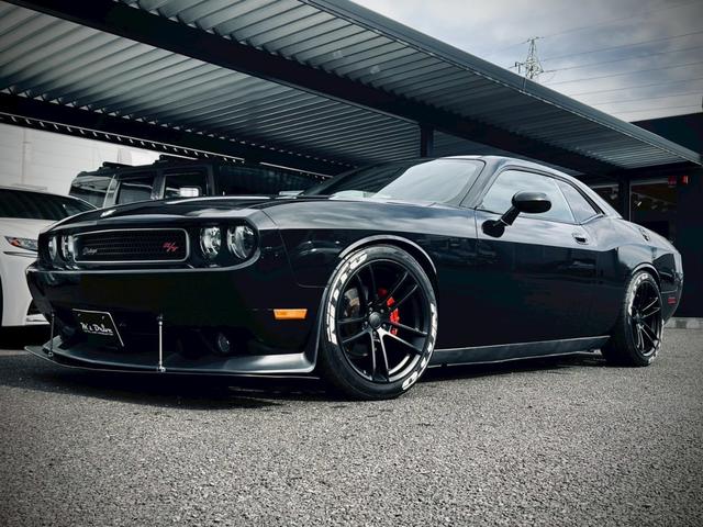 ダッジ・チャレンジャー ＳＥ　新車並行／ＣＡＲＦＡＸ走行証明書付／サンルーフ／黒革パワーシート／社外２０インチ／ＢＯＲＬＡマフラー／フルタップ車高調／ＳＲＴ用フロントリップ／フロントスプリッター／ナビ／バックカメラ／クルコン（13枚目）