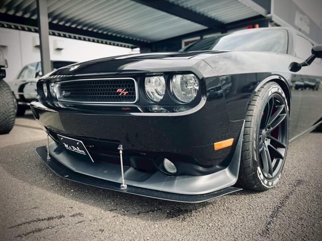 ダッジ・チャレンジャー ＳＥ　新車並行／ＣＡＲＦＡＸ走行証明書付／サンルーフ／黒革パワーシート／社外２０インチ／ＢＯＲＬＡマフラー／フルタップ車高調／ＳＲＴ用フロントリップ／フロントスプリッター／ナビ／バックカメラ／クルコン（14枚目）