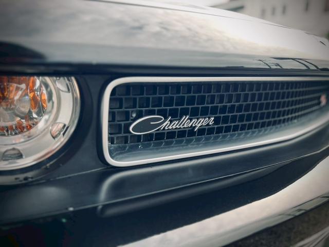 ダッジ・チャレンジャー ＳＥ　新車並行／ＣＡＲＦＡＸ走行証明書付／サンルーフ／黒革パワーシート／社外２０インチ／ＢＯＲＬＡマフラー／フルタップ車高調／ＳＲＴ用フロントリップ／フロントスプリッター／ナビ／バックカメラ／クルコン（15枚目）