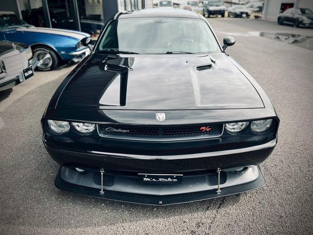 ダッジ・チャレンジャー ＳＥ　新車並行／ＣＡＲＦＡＸ走行証明書付／サンルーフ／黒革パワーシート／社外２０インチ／ＢＯＲＬＡマフラー／フルタップ車高調／ＳＲＴ用フロントリップ／フロントスプリッター／ナビ／バックカメラ／クルコン（16枚目）