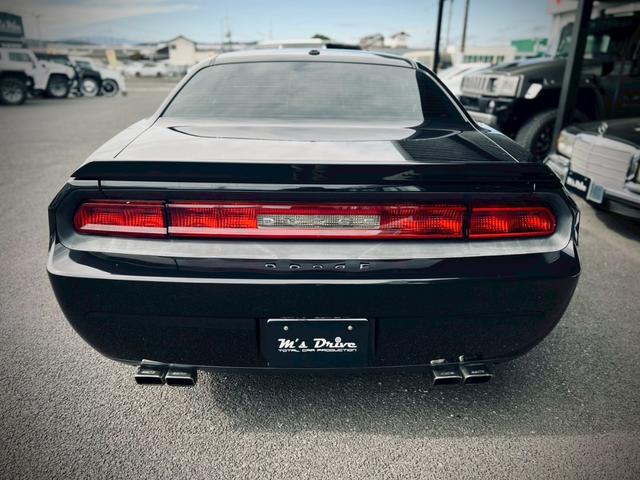 ダッジ・チャレンジャー ＳＥ　新車並行／ＣＡＲＦＡＸ走行証明書付／サンルーフ／黒革パワーシート／社外２０インチ／ＢＯＲＬＡマフラー／フルタップ車高調／ＳＲＴ用フロントリップ／フロントスプリッター／ナビ／バックカメラ／クルコン（22枚目）