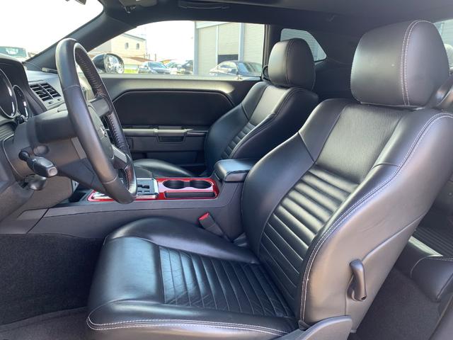 ダッジ・チャレンジャー ＳＥ　新車並行／ＣＡＲＦＡＸ走行証明書付／サンルーフ／黒革パワーシート／社外２０インチ／ＢＯＲＬＡマフラー／フルタップ車高調／ＳＲＴ用フロントリップ／フロントスプリッター／ナビ／バックカメラ／クルコン（27枚目）