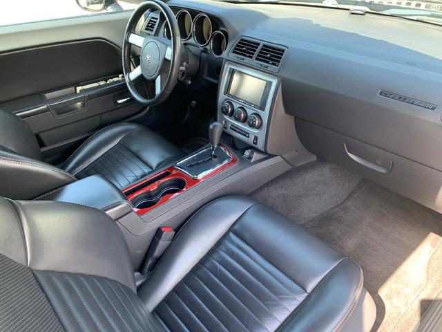 ダッジ・チャレンジャー ＳＥ　新車並行／ＣＡＲＦＡＸ走行証明書付／サンルーフ／黒革パワーシート／社外２０インチ／ＢＯＲＬＡマフラー／フルタップ車高調／ＳＲＴ用フロントリップ／フロントスプリッター／ナビ／バックカメラ／クルコン（29枚目）