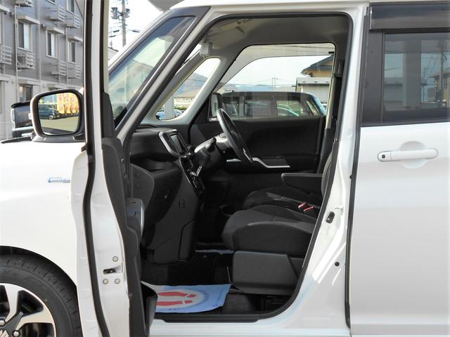 長距離ドライブなどでとっても重宝されるアームレスト付き！ドライバーの負担を軽減してくれます♪