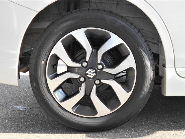 純正アルミホイール装着にて足元もバッチリキマってます！おしゃれは足元からって言いますもんね（笑）