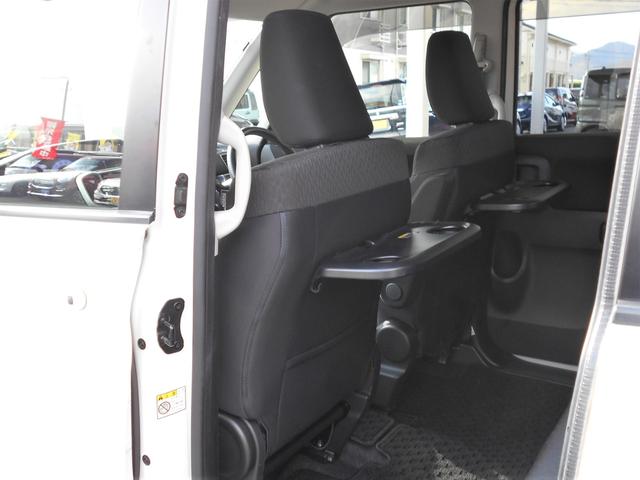 助手席シートバックテーブル、助手席シートバックポケット