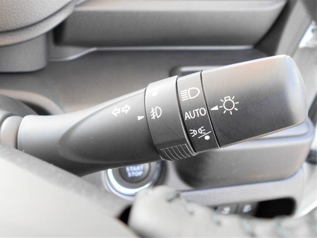 オートライト搭載なので暗くなると自動でライトが付いて便利です！対向車への視認性も向上するので安全面もＵＰしますね♪