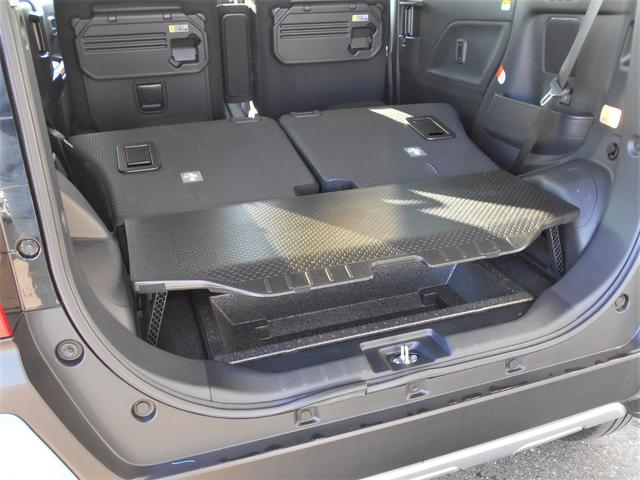 �f�b�L�{�[�h�̗��ɐݒu����Ă���r�𗧂āA�����V�[�g��|���΁A�t���b�g�ōL�����Q�[�W�X�y�[�X���o���B����Ƀf�b�L�{�[�h�̉��ɂ́A���[�X�y�[�X�������Ă���A�㉺�̃X�y�[�X��L�����p�ł��܂��B