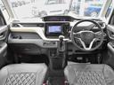 デリカＤ：２ ハイブリッドＭＺ　４ＷＤ　レンタＵＰ　全方位カメラ　社外ナビ　Ｂｌｕｅｔｏｏｔｈ　両側電動スライドドア　プッシュスタート　シートヒーター　オートエアコン　オートライト　ＥＴＣ　ドライブレコーダー　衝突被害軽減システム　横滑り防止機能（5枚目）