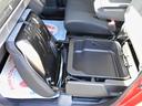 助手席のシート下にも収納スペースがございますのでとっても便利ですね♪