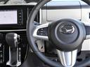 ステアリングには様々なスイッチが付いておりますので運転しながらの操作も楽ちんです♪