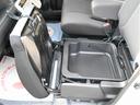 助手席のシート下にも収納スペースがございますのでとっても便利ですね♪