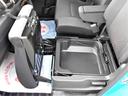 助手席のシート下にも収納スペースがございますのでとっても便利ですね♪