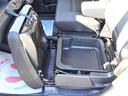 助手席のシート下にも収納スペースがございますのでとっても便利ですね♪