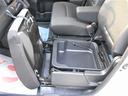 助手席のシート下にも収納スペースがございますのでとっても便利ですね♪