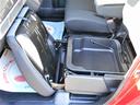 助手席のシート下にも収納スペースがございますのでとっても便利ですね♪