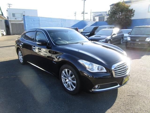 シーマ ハイブリッド ハイブリッド車 サンルーフ ワンオーナ ユーザー買取 純正ナビフルセグTV Bカメラ クルコン ビルトETC Bluetooth シートヒーター オートライト BOSEサウンド スマートキー キセノン(4枚目)