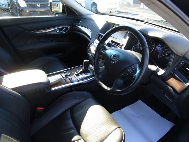 シーマ ハイブリッド ハイブリッド車 サンルーフ ワンオーナ ユーザー買取 純正ナビフルセグTV Bカメラ クルコン ビルトETC Bluetooth シートヒーター オートライト BOSEサウンド スマートキー キセノン(9枚目)