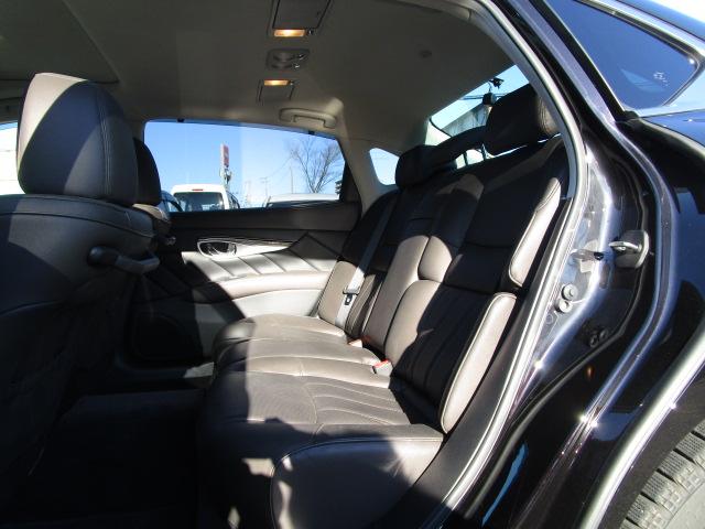 シーマ ハイブリッド ハイブリッド車 サンルーフ ワンオーナ ユーザー買取 純正ナビフルセグTV Bカメラ クルコン ビルトETC Bluetooth シートヒーター オートライト BOSEサウンド スマートキー キセノン(13枚目)