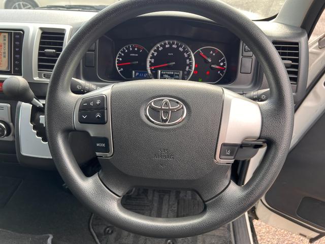 ハイエースワゴン ＧＬ　ＷエアＢ　衝突安全ボディ　Ａライト　４ＷＤ車　ダブルエアコン　キーレスエントリー　１００Ｖ　横滑り防止　ＡＢＳ　パワステ　ドライブレコーダー　オートマチックハイビーム　セキュリティー　定期点検記録簿（12枚目）